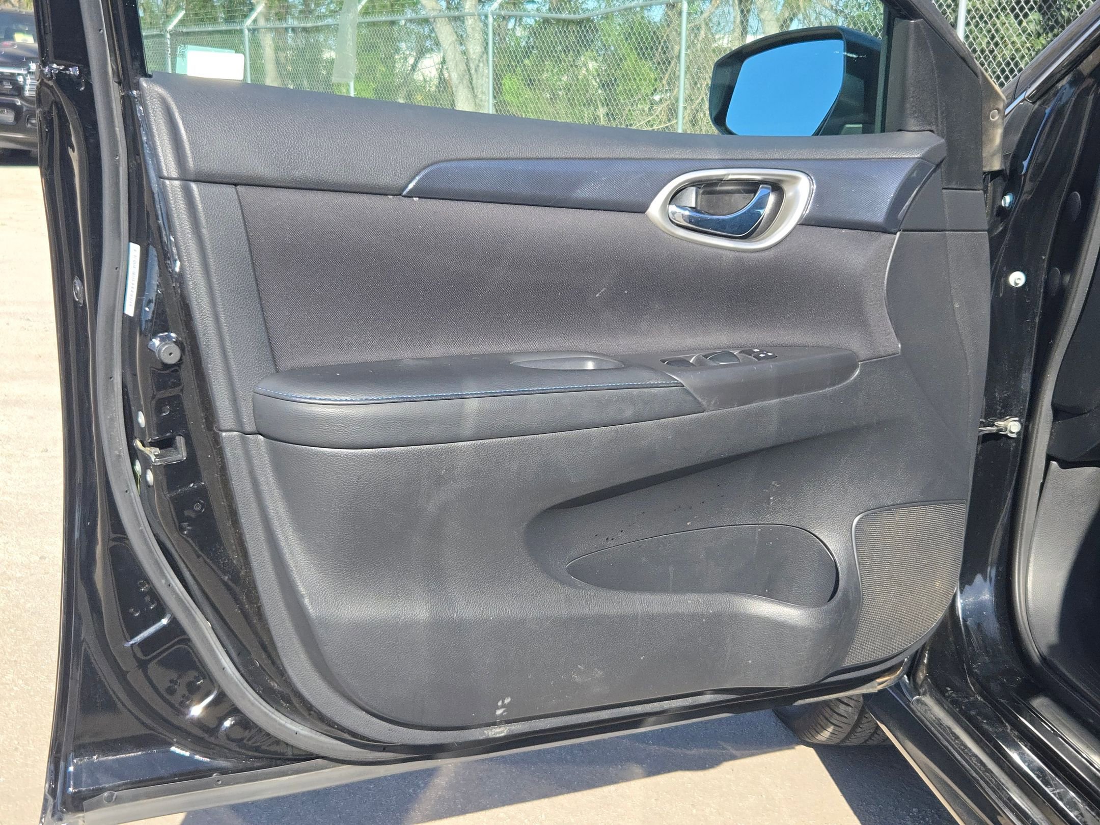 Used 2018 Nissan Sentra SR w/ SR Midnight Edition Package image 11