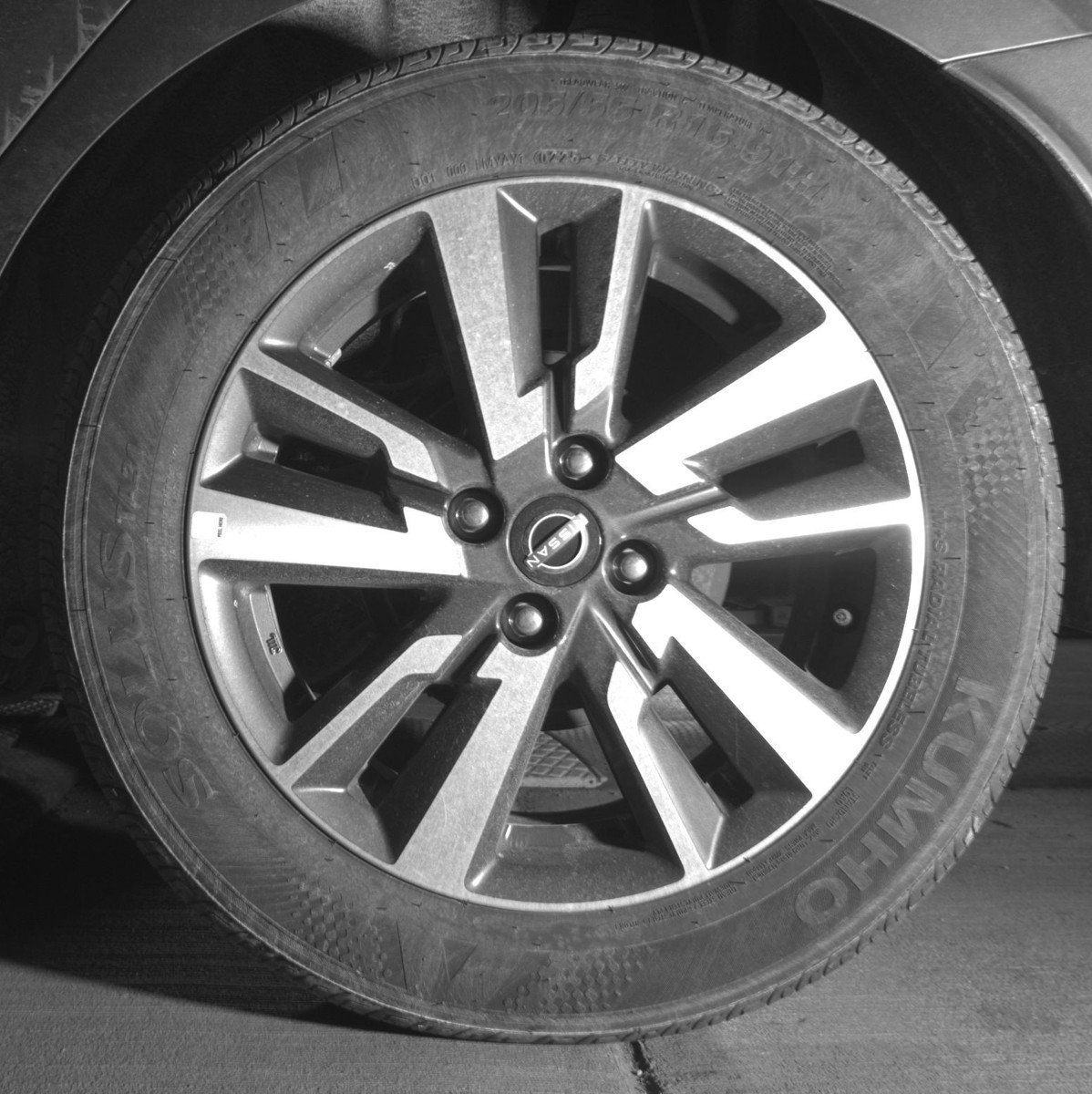 Used 2025 Nissan Versa SV FWD image 14