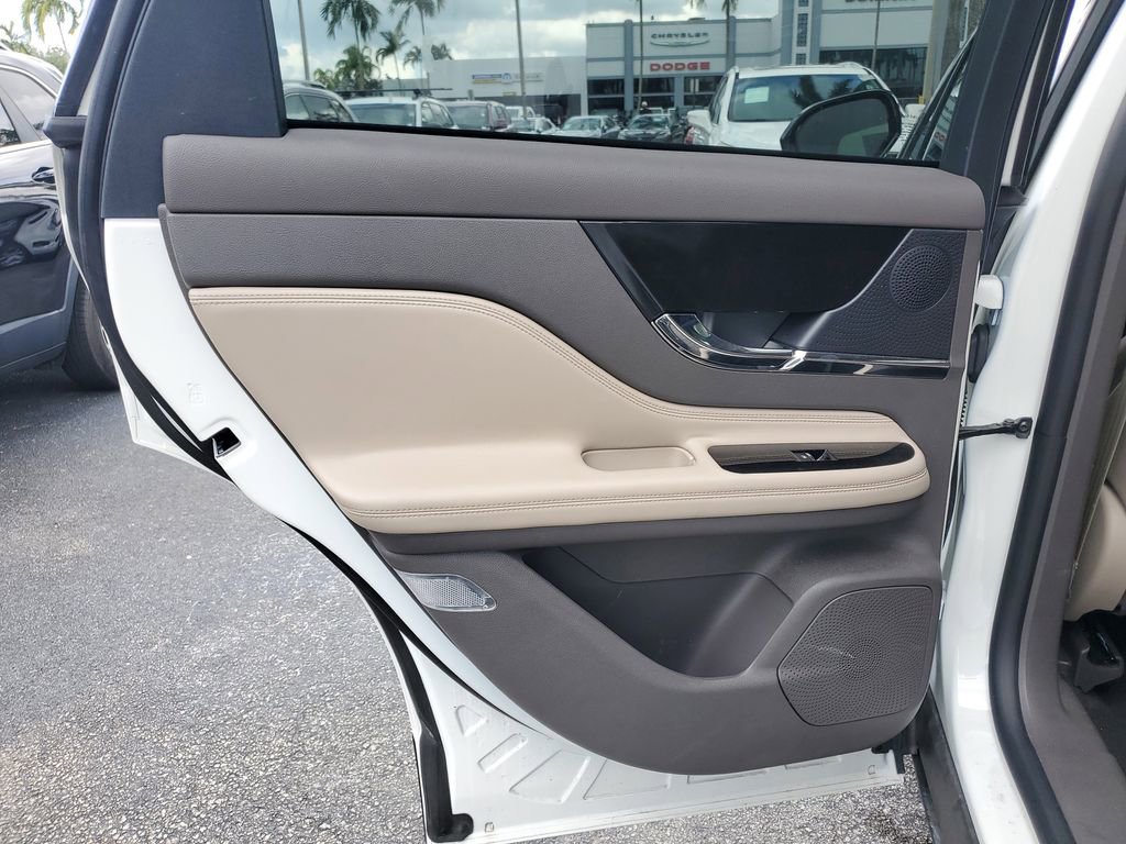 Used 2024 Lincoln Corsair Reserve FWD image 9
