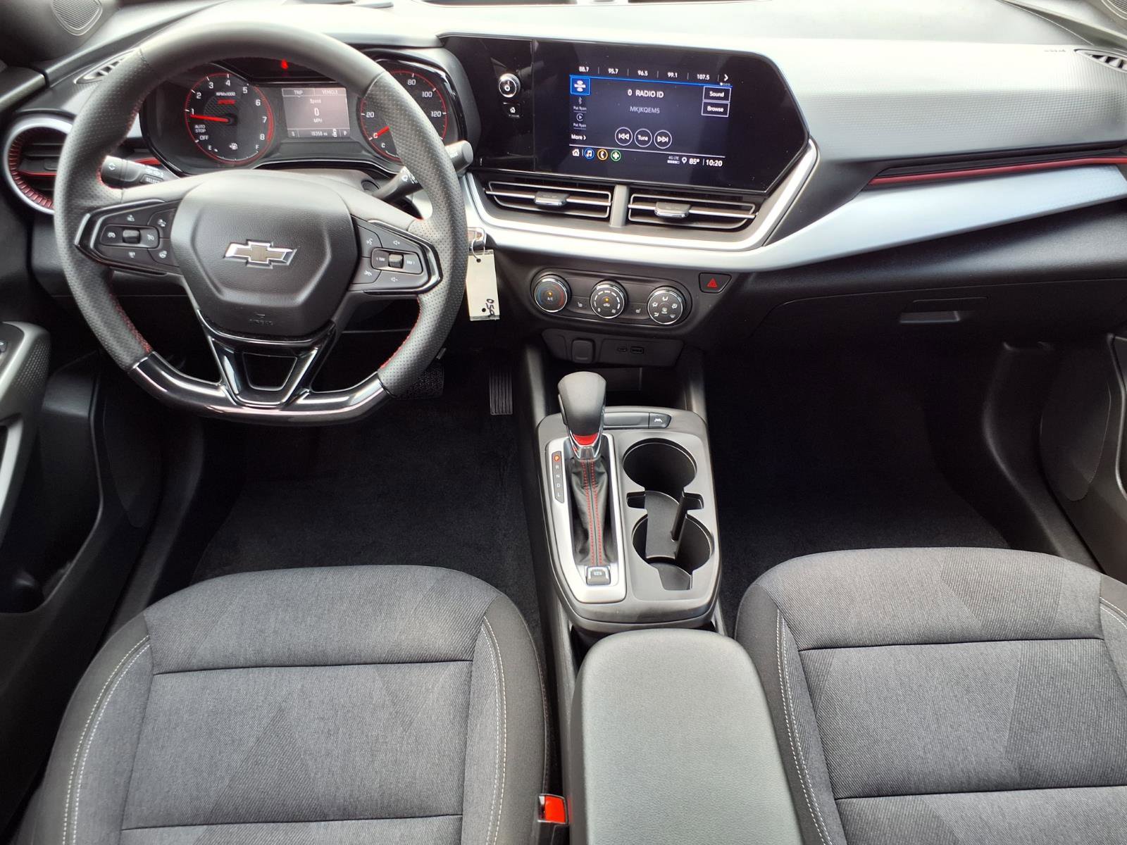 Used 2024 Chevrolet Trax RS w/ Sunroof Package FWD image 3