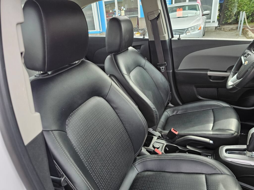 Used 2019 Chevrolet Sonic Premier FWD image 12