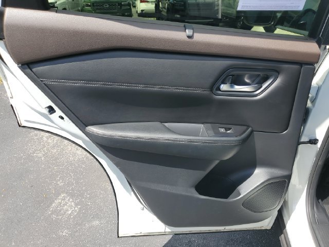 Used 2023 Nissan Rogue SV w/ SV Premium B Package FWD image 7
