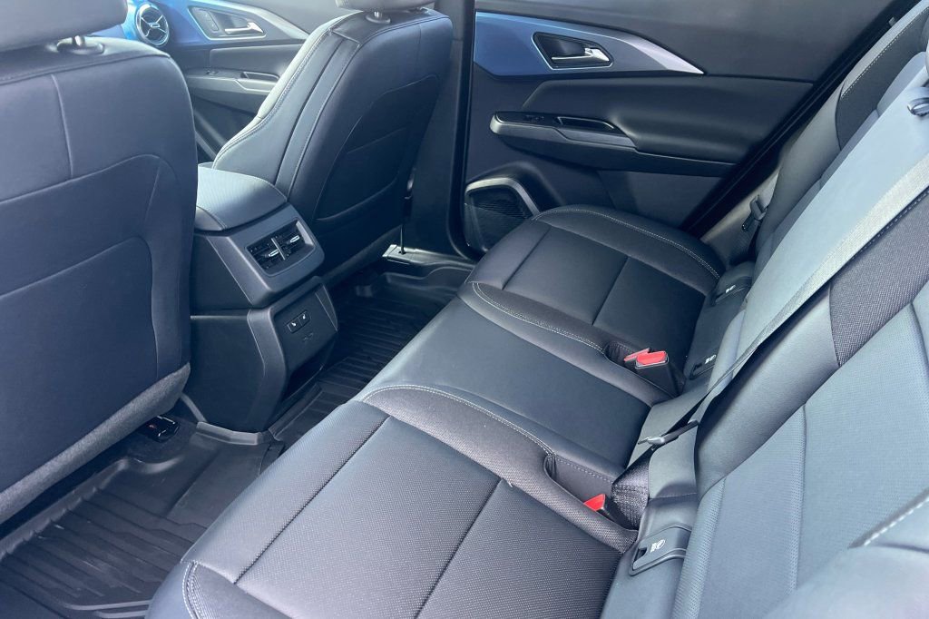 New 2026 Chevrolet Equinox EV LT image 9