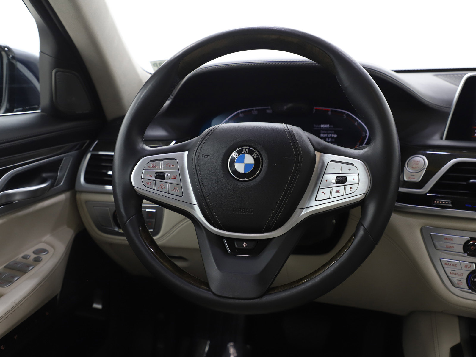 Used 2020 BMW 750i xDrive w/ Executive Package image 17