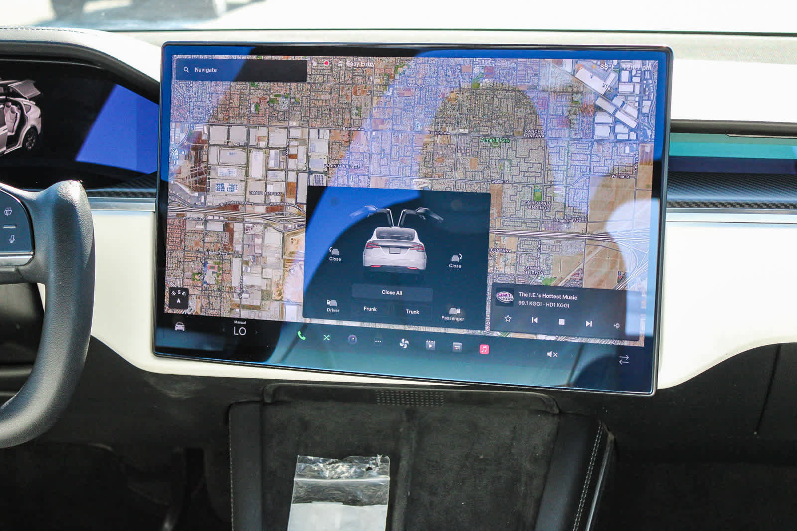 Used 2022 Tesla Model X Plaid image 13