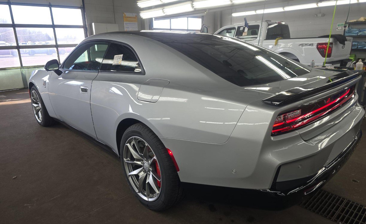 Used 2024 Dodge Charger Daytona Scat Pack w/ Plus Group AWD/4WD image 6
