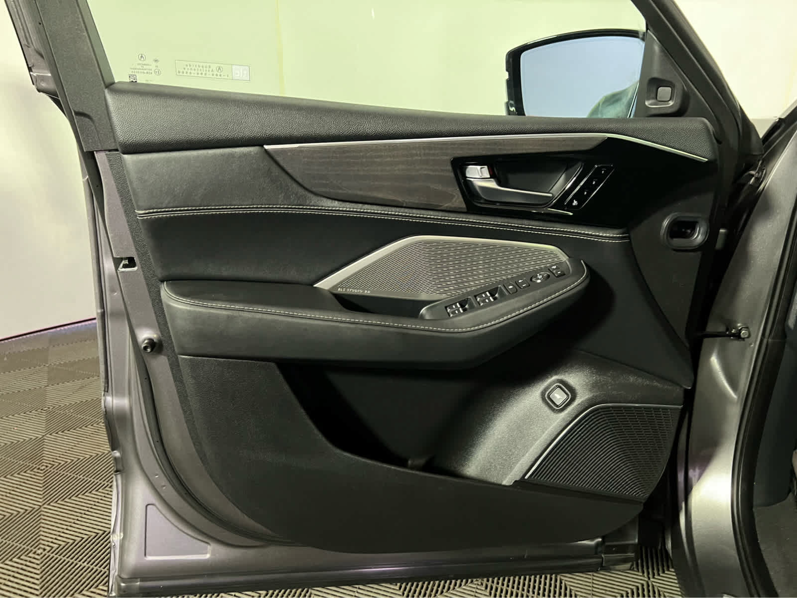 Certified 2023 Acura MDX SH-AWD w/ Advance Package image 24