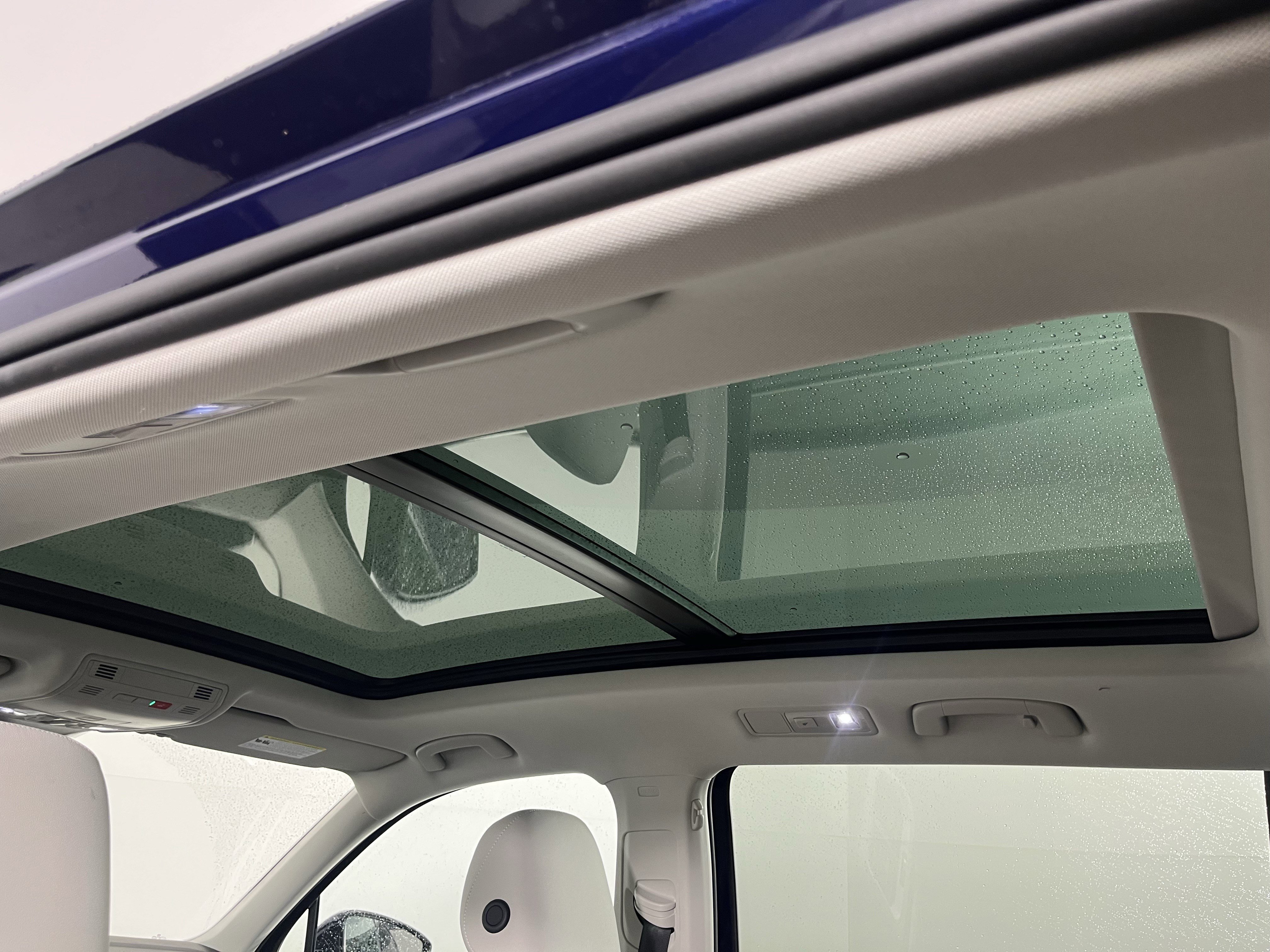 Certified 2022 Volkswagen Tiguan SE w/ Panoramic Sunroof Package image 16