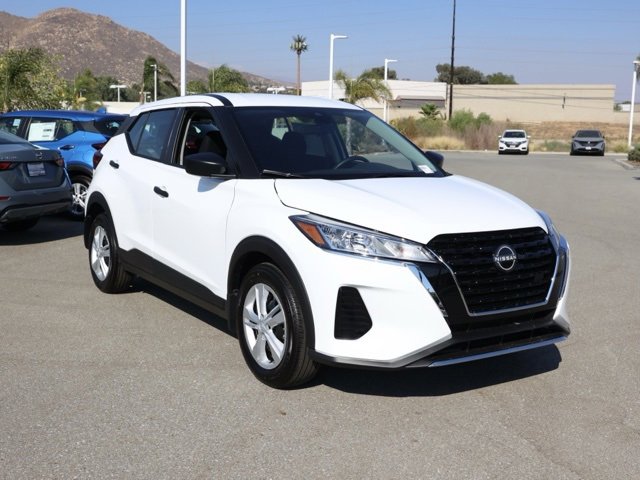 New 2025 Nissan Kicks Play S image 2