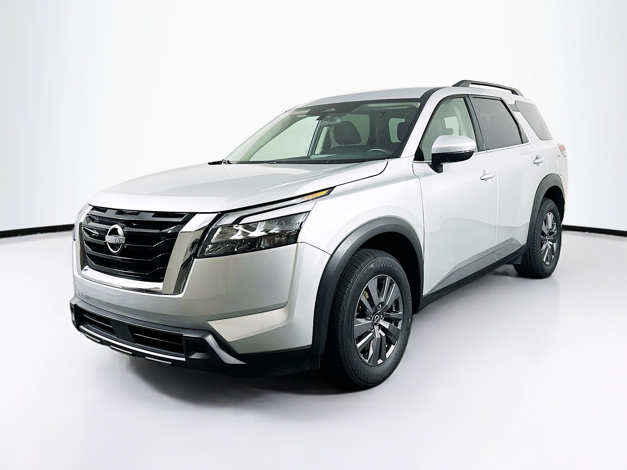 Used 2025 Nissan Pathfinder SV AWD/4WD image 3