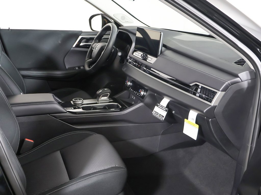 New 2026 Mitsubishi Outlander ES image 25