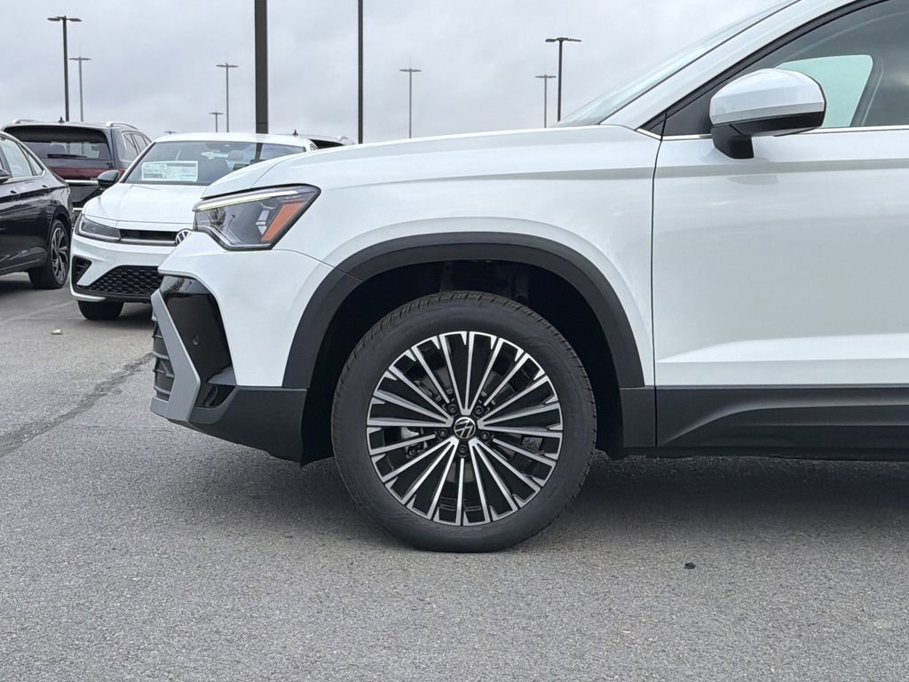 New 2026 Volkswagen Taos SE FWD image 9