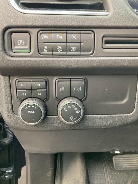 Used 2023 Chevrolet Tahoe Z71 w/ Luxury Package image 32