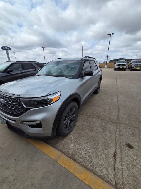 Used 2024 Ford Explorer XLT w/ Equipment Group 202A image 3