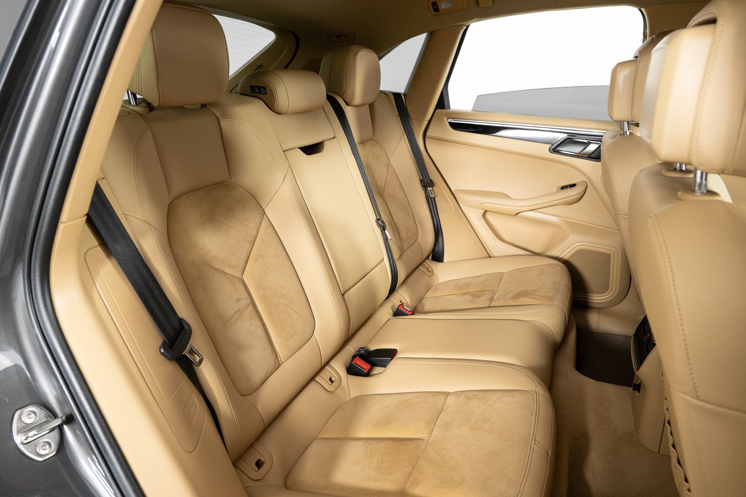 Used 2016 Porsche Macan S image 24