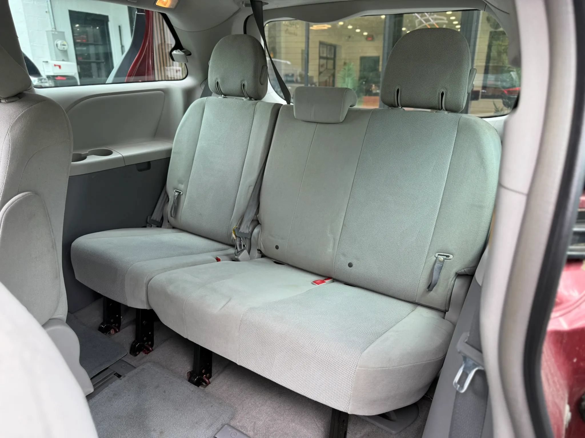 Used 2013 Toyota Sienna L FWD image 28