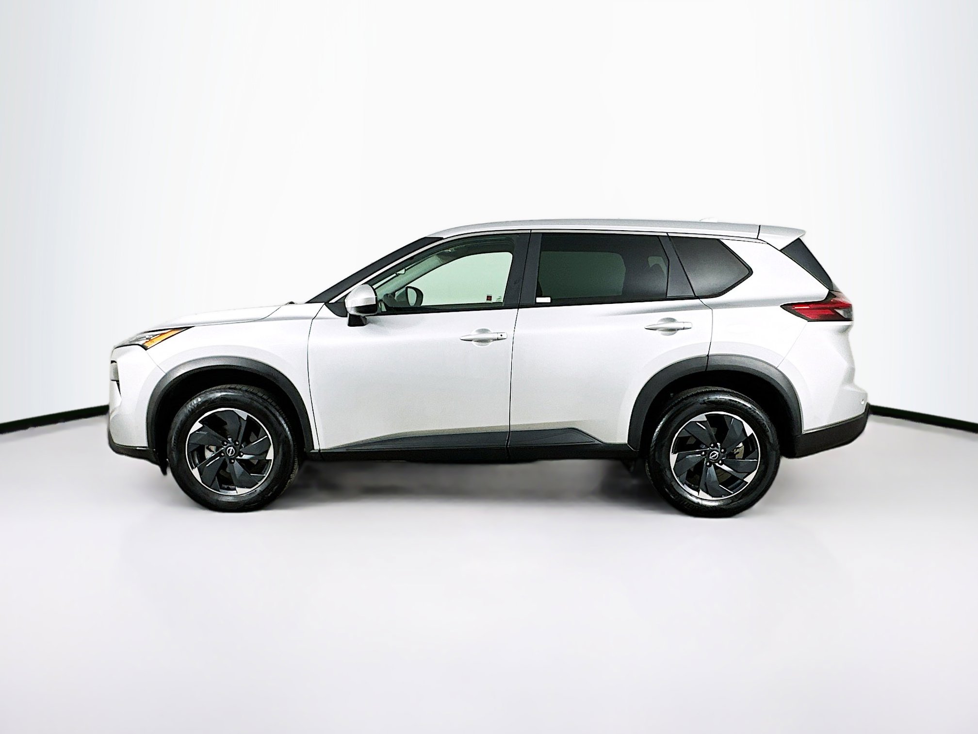 Used 2025 Nissan Rogue SV image 4