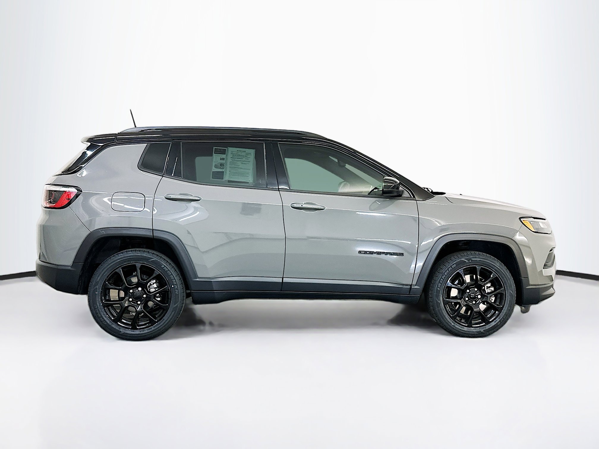 Used 2023 Jeep Compass Altitude image 10