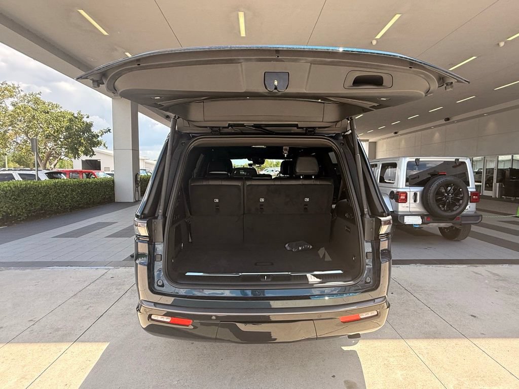 New 2026 Jeep Grand Wagoneer Summit AWD/4WD image 39