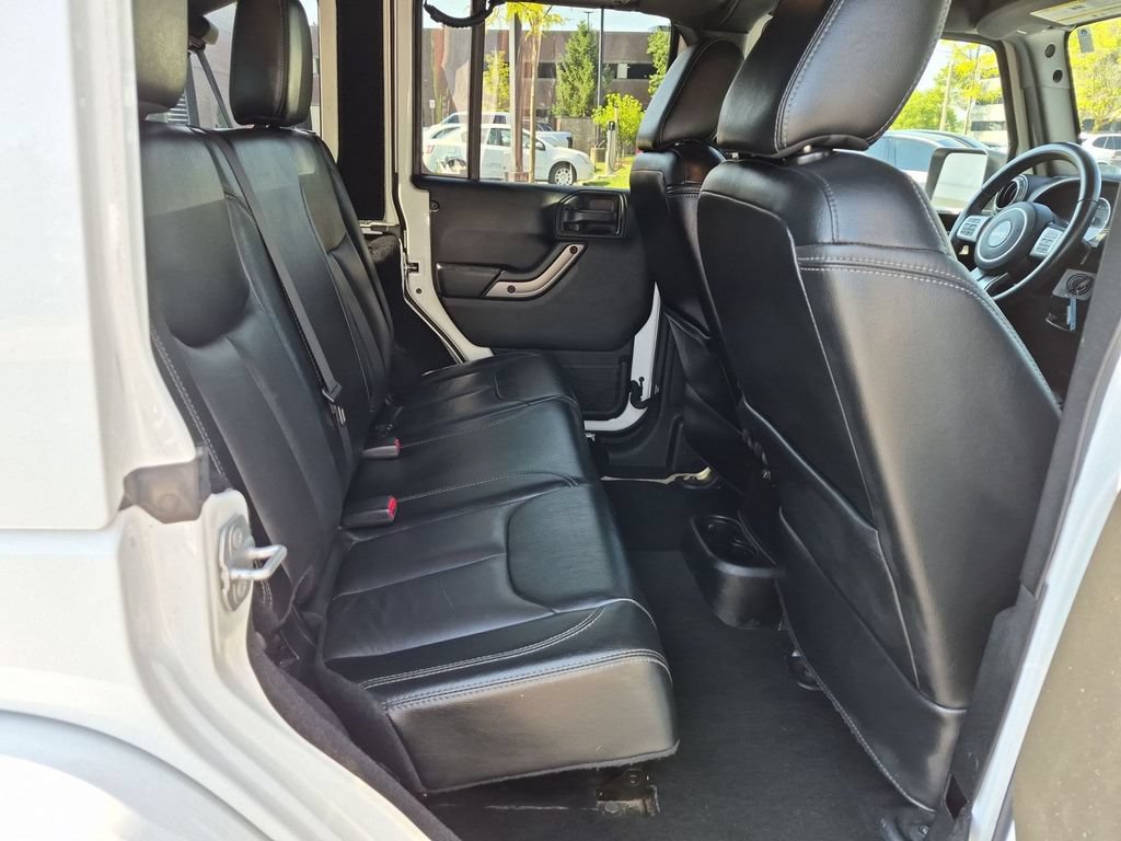 Used 2018 Jeep Wrangler Unlimited Sahara AWD/4WD image 15