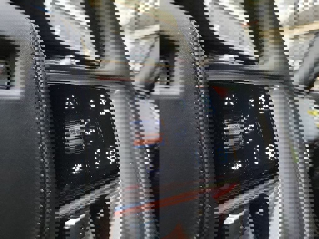 New 2026 Land Rover Range Rover SE image 16