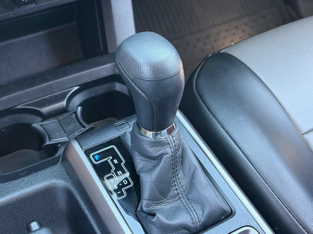 Used 2021 Toyota Tacoma SR5 RWD image 8
