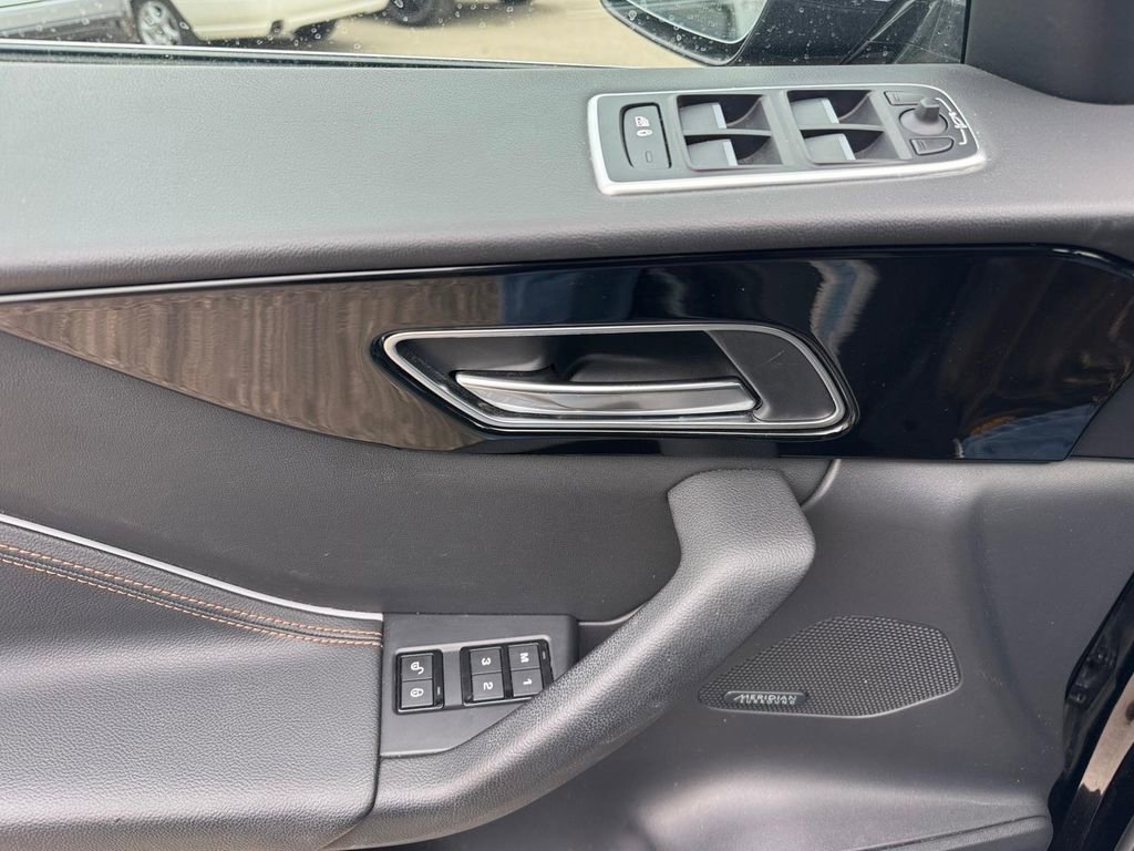 Used 2019 Jaguar F-PACE Prestige image 16