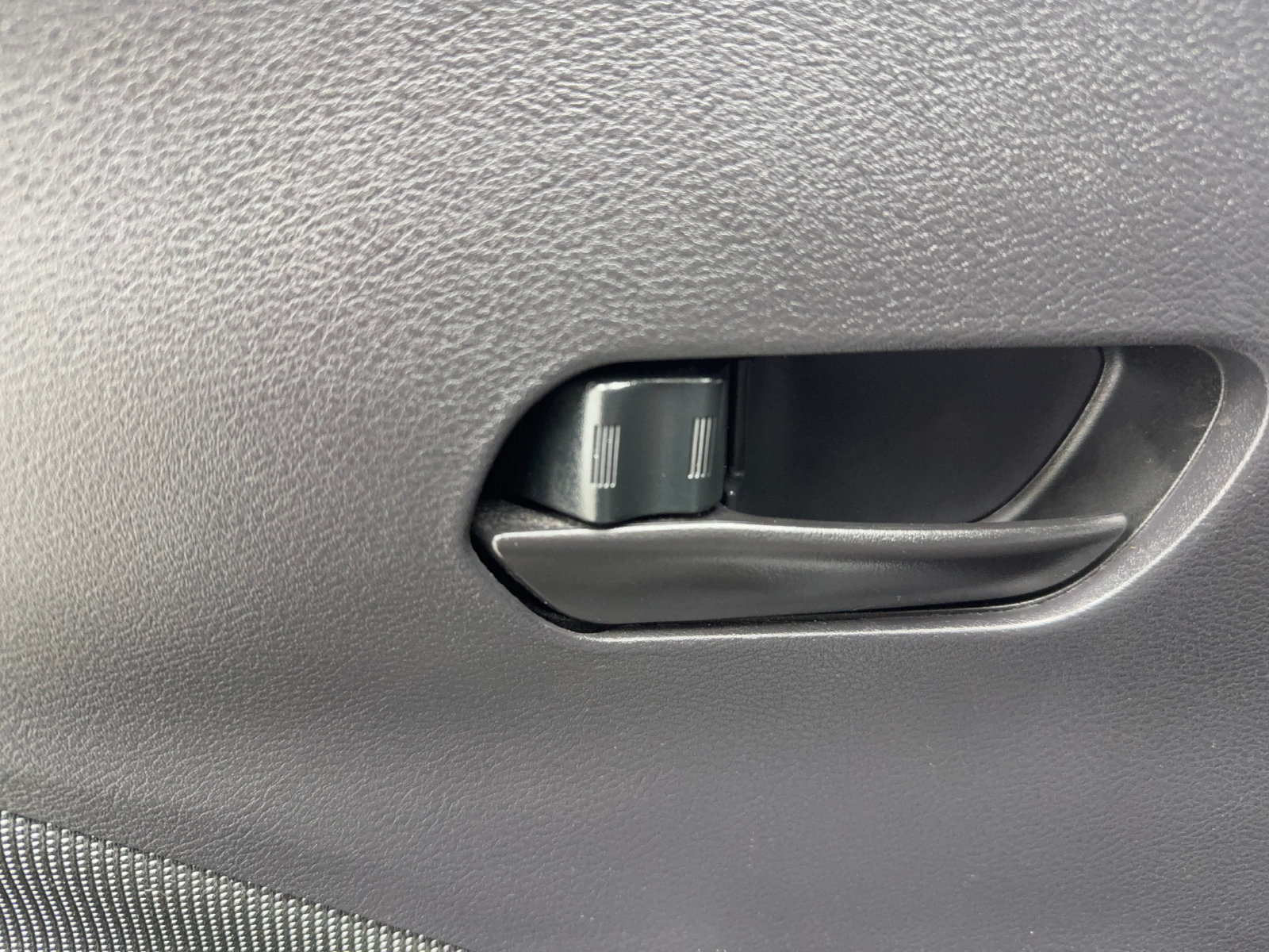 Used 2020 Nissan Kicks S FWD image 44