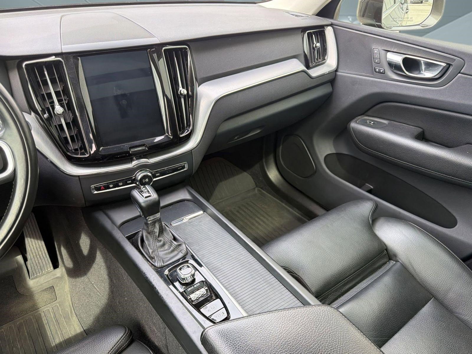 Used 2019 Volvo XC60 T5 Momentum w/ Premium Package image 26