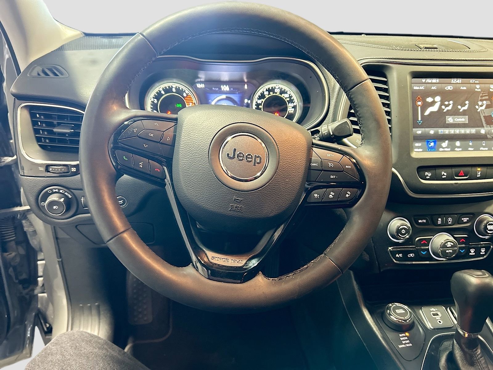 Used 2023 Jeep Cherokee Altitude Lux AWD/4WD image 11