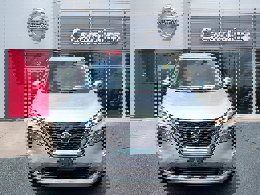 Used 2021 Nissan Rogue SV image 2