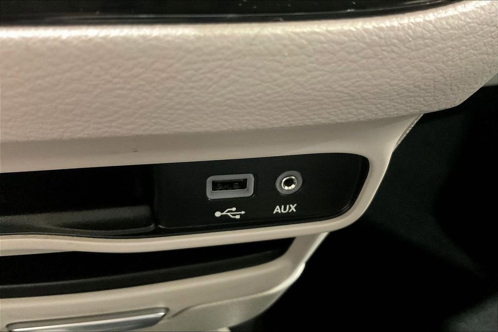 Used 2018 Chrysler Pacifica Touring Plus image 33