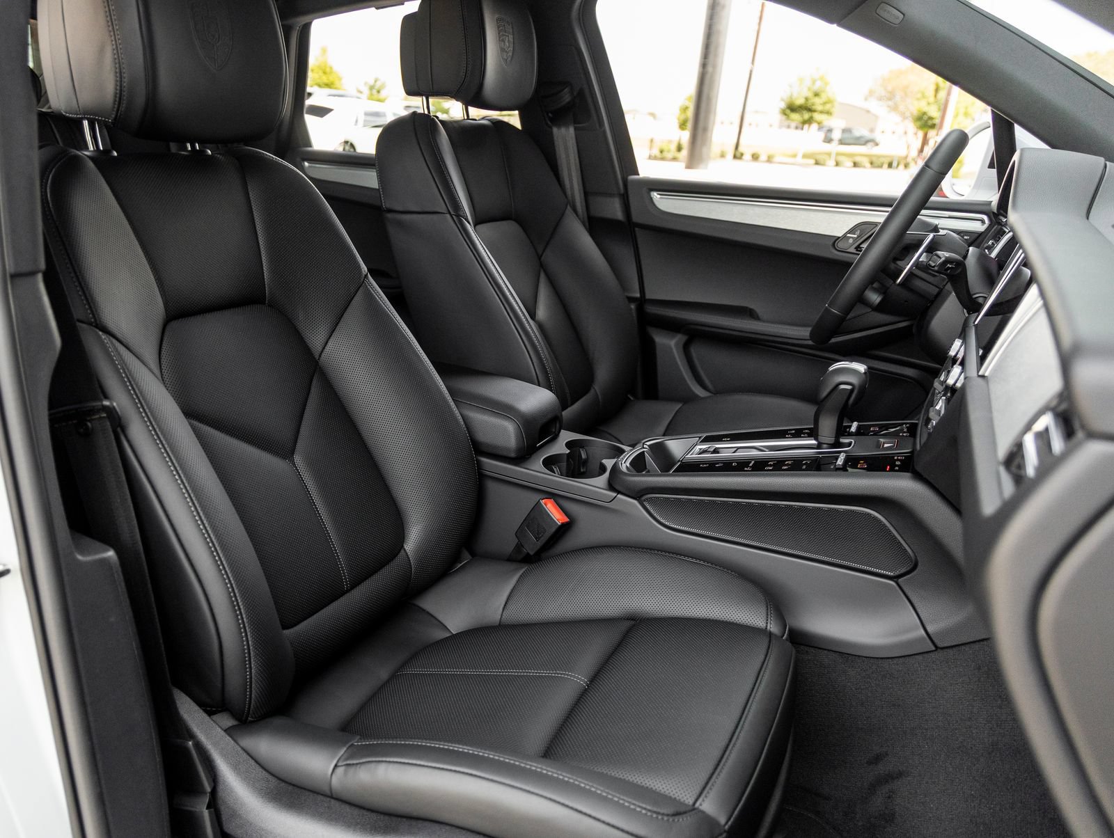 Certified 2026 Porsche Macan AWD/4WD image 43