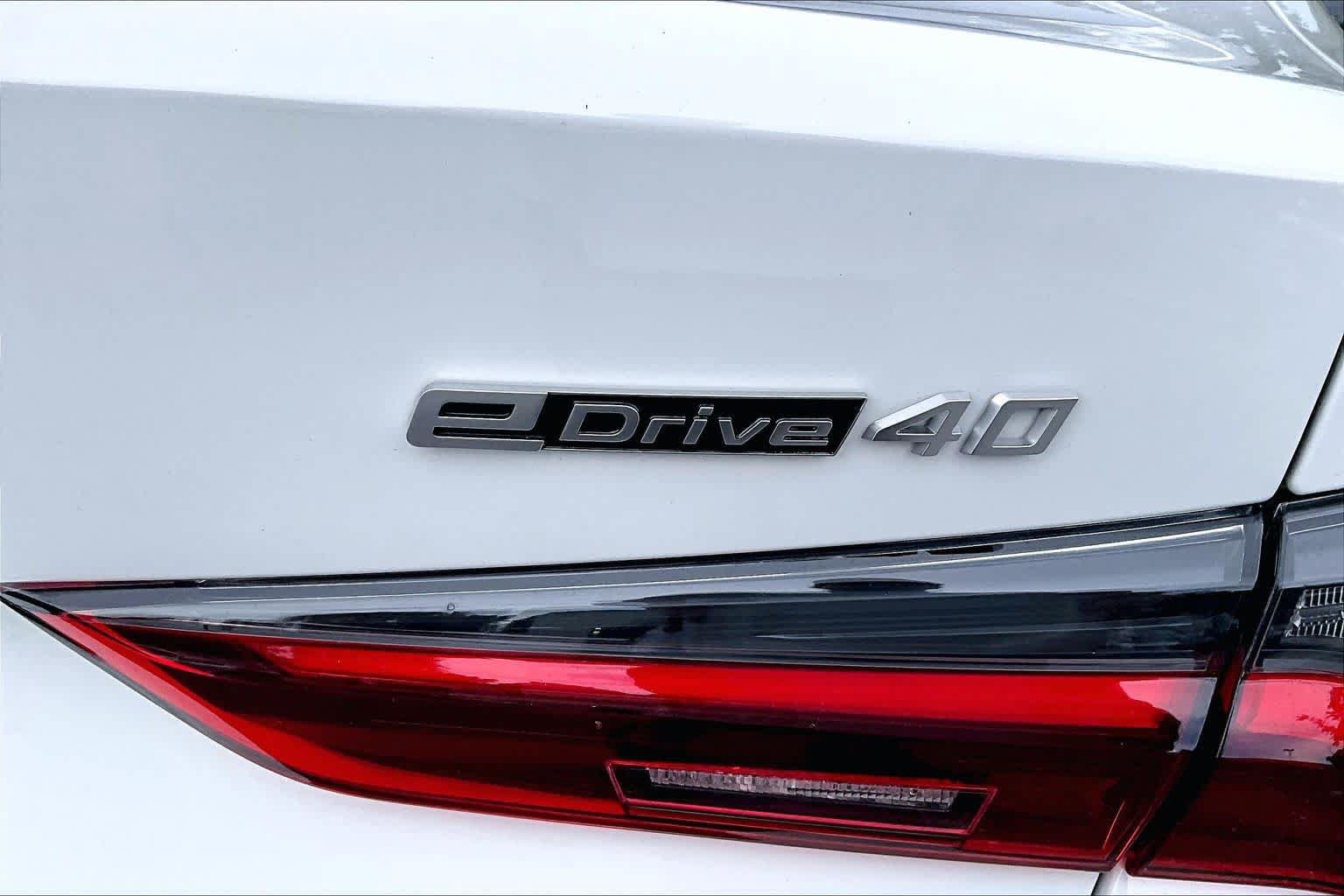 Used 2025 BMW i4 eDrive40 RWD image 9