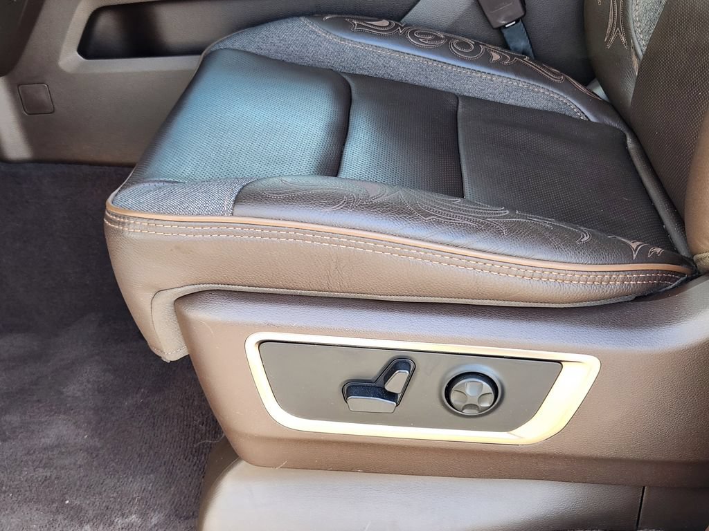 Used 2025 RAM 1500 Limited AWD/4WD image 8