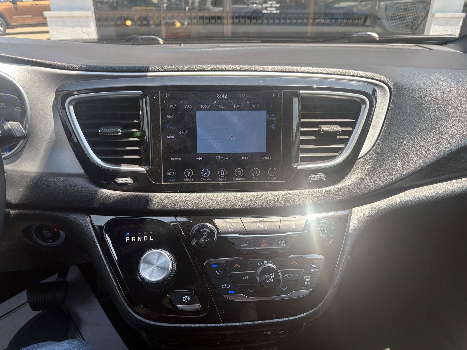 Used 2018 Chrysler Pacifica Touring-L Plus w/ S Appearance Package FWD image 22