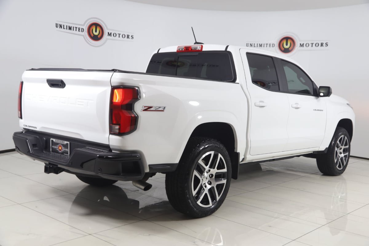 Used 2024 Chevrolet Colorado Z71 w/ Z71 Convenience Package 2 AWD/4WD image 3