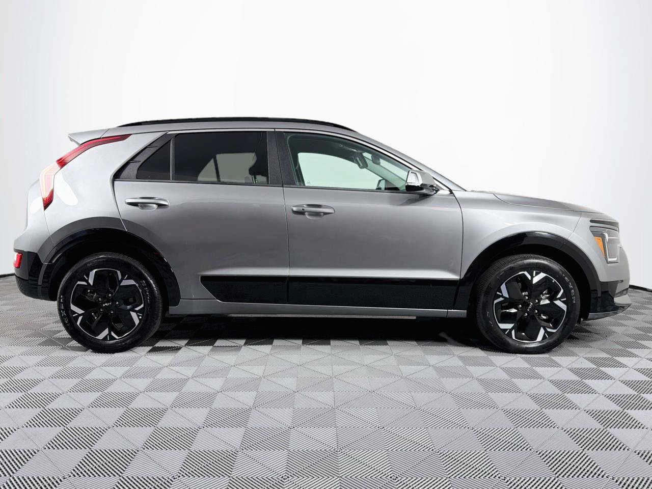 Used 2025 Kia Niro Wind w/ Wind Preserve Package FWD image 26