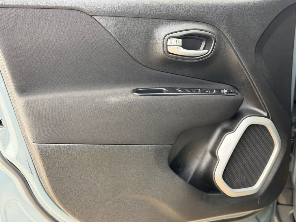 Used 2018 Jeep Renegade Latitude w/ Safety & Security Group image 24