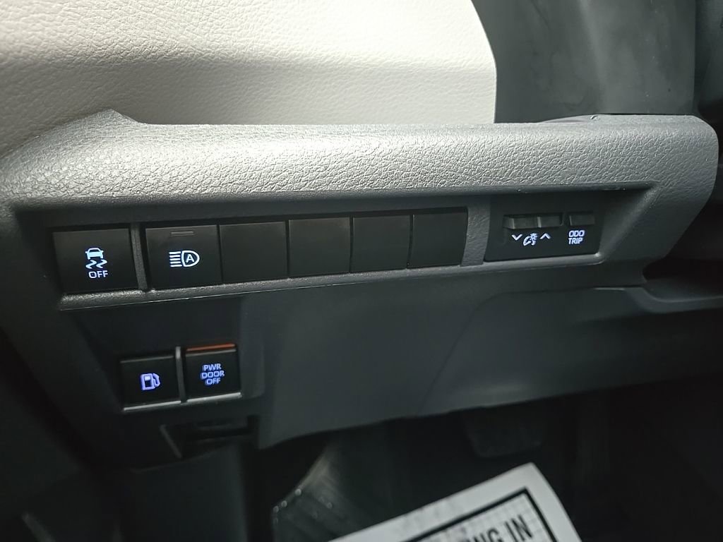 Used 2024 Toyota Sienna XLE image 40