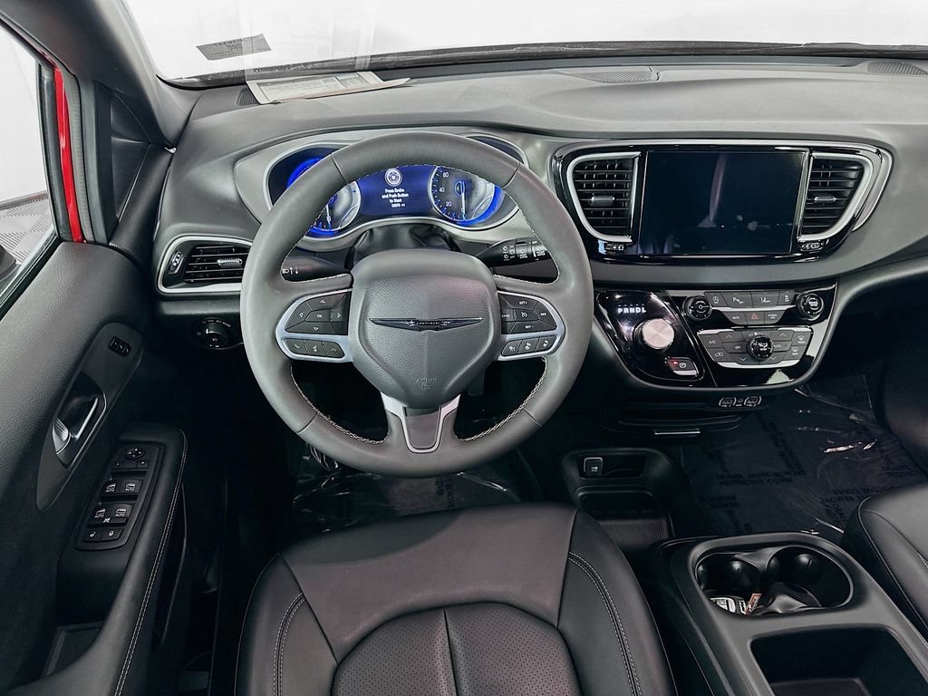 Used 2025 Chrysler Pacifica Select FWD image 28
