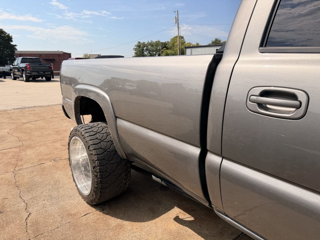 Used 2006 Chevrolet Silverado 3500 LT w/ Heavy-Duty Power Package AWD/4WD image 11