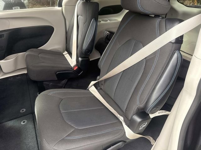 Used 2021 Chrysler Pacifica Touring image 16