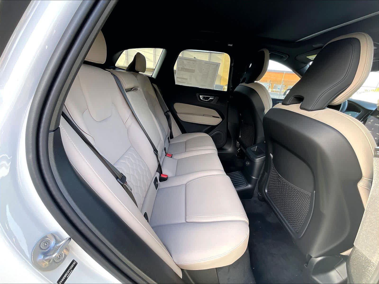 New 2027 Volvo XC60 T8 Plus AWD/4WD image 27