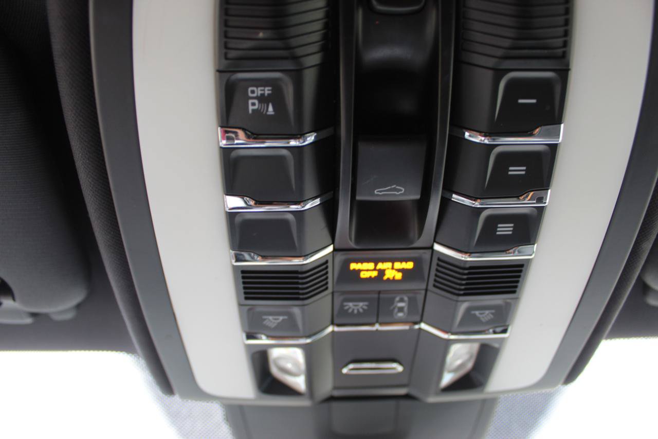 Used 2016 Porsche Cayenne AWD/4WD image 33