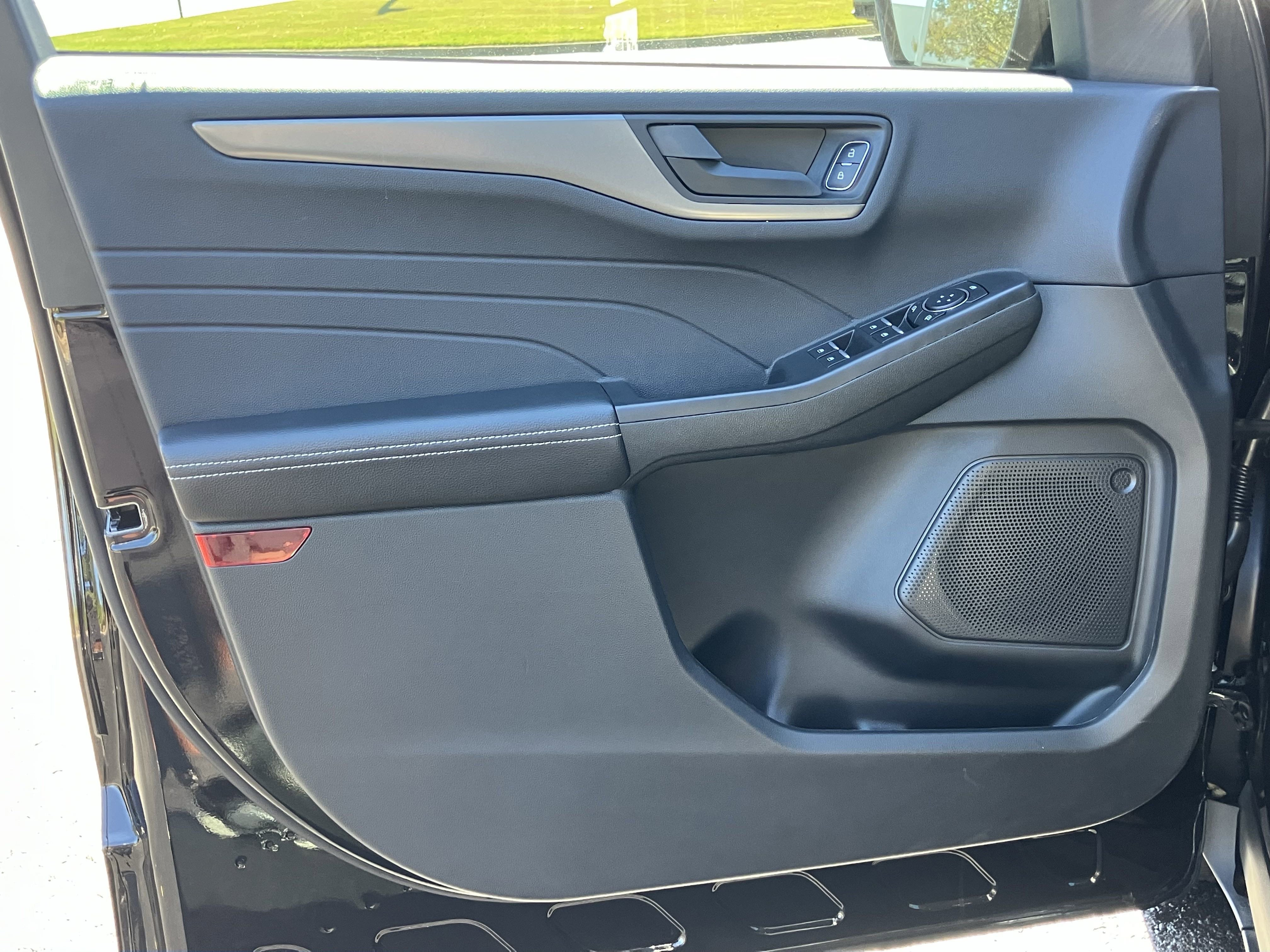 Used 2025 Ford Escape Active image 14