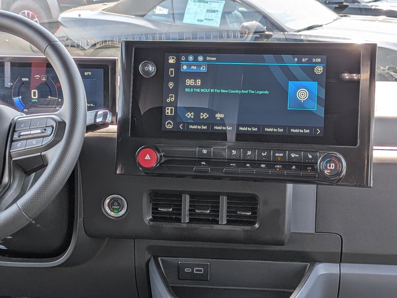 Used 2024 Chevrolet Brightdrop 400 w/ Commercial Equipment Package AWD/4WD image 19