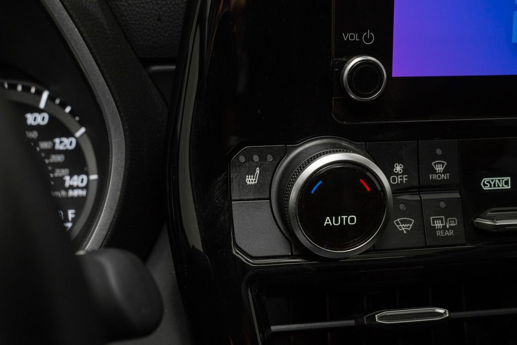 Used 2024 Toyota Highlander XLE image 17