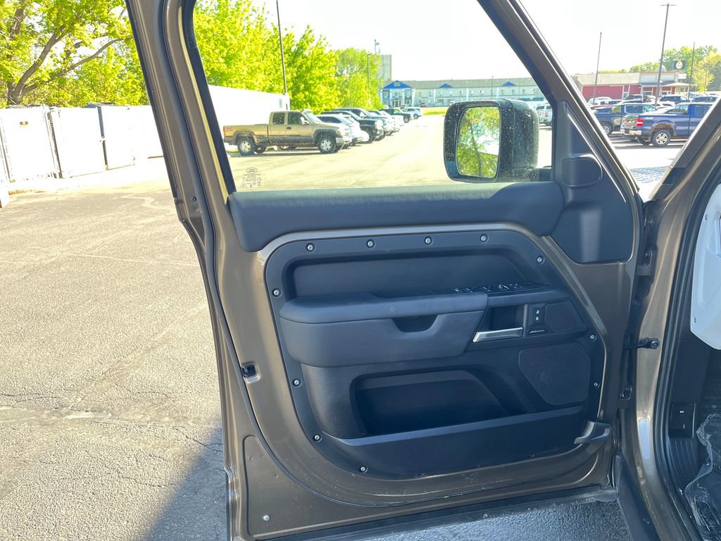 Used 2025 Land Rover Defender 110 S AWD/4WD image 11