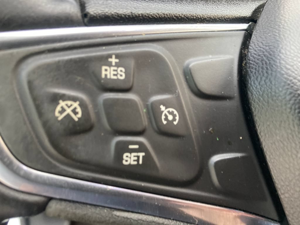 Used 2017 Chevrolet Malibu LT FWD image 39